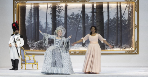  La fille du régiment: Marisa Laurito accanto a Pretty Yende al San Carlo