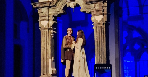 Romeo e Giulietta: la tragedia più popolare di Shakespeare nel monumentale Chiostro di San Lorenzo