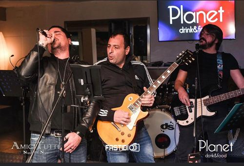 Casa 69 concerto della cover band dei Negramaro a Pozzuoli 1